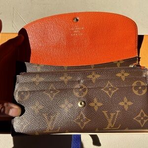 AUTHENTICATED Louis Vuitton  Emile Wallet
